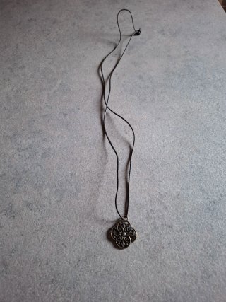 Collana etnica ciondolo fiore cordino regolabile