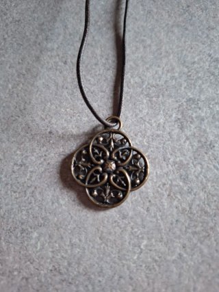 Collana etnica ciondolo fiore cordino regolabile