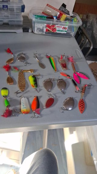Anzuelos de pesca variados
