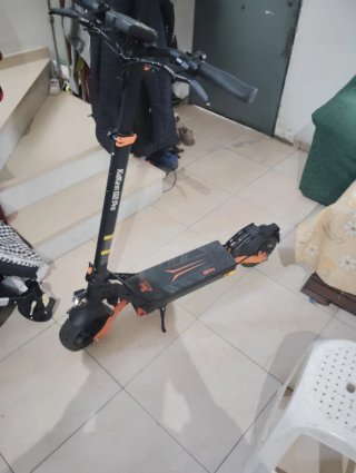 Patinete Eléctrico Negro y Naranja