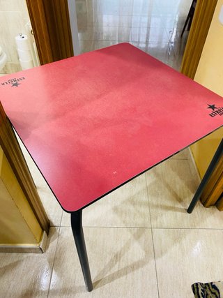 6 Mesas Estrella Damm Rojas
