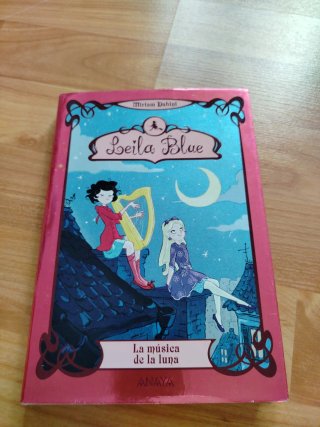 Leila Blue Las libélulas adamantinas entre otros.