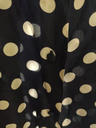 Camisa fina de lunares