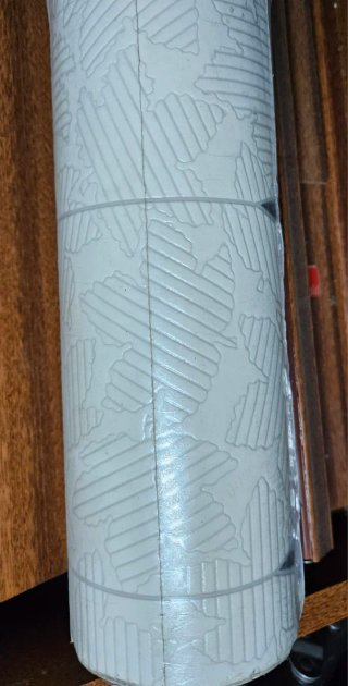 Rollo de papel pintado blanco con estrellas
