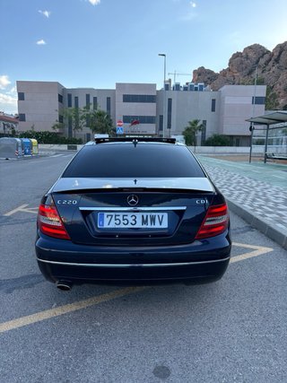 SE VENDE MERCEDES CLASE C220 (Finales 2011) – MUY