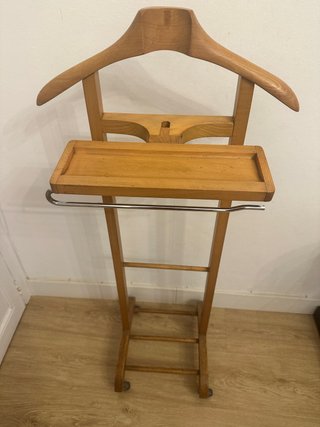 Perchero de madera para ropa