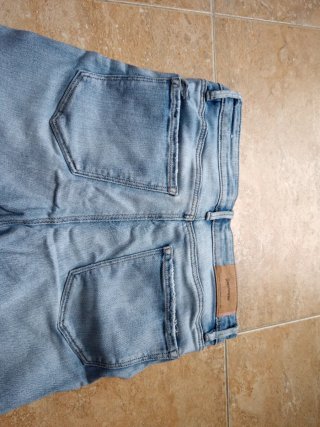 Pantalón vaquero mujer desgastado