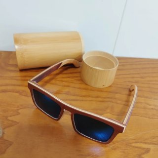 Gafas de sol y funda de bambú