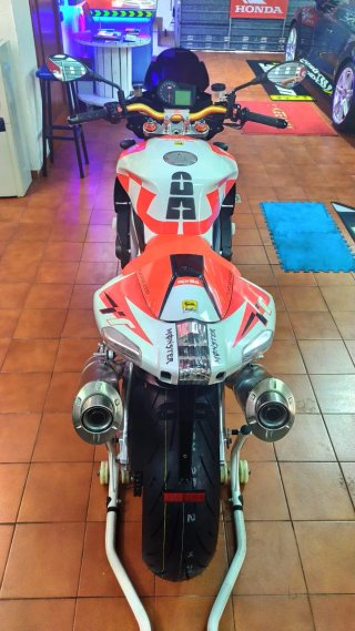 APRILIA TUONO 1000R.