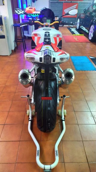 APRILIA TUONO 1000R.