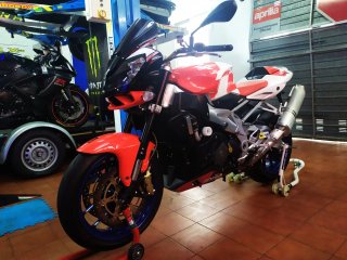 APRILIA TUONO 1000R.