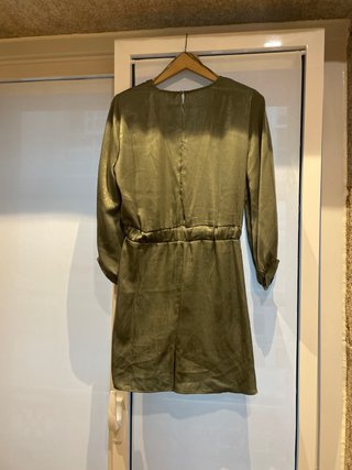 Vestido Zara verde satinado