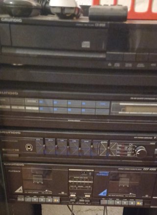 Equipo de música Grundig con altavoces Panasónic
