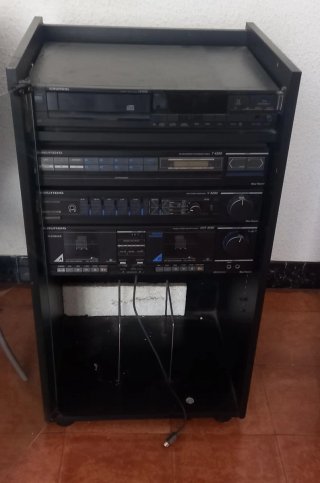 Equipo de música Grundig con altavoces Panasónic