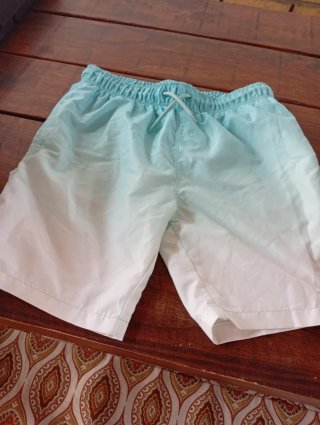 Bañadores niño de unos 11 años,5€,cada uno.