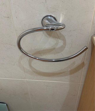Utensili per lavandino in metallo argentato