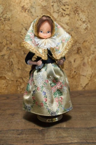 Colección de 13 Muñecas Trajes Regionales Beibi