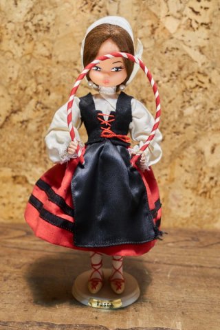 Colección de 13 Muñecas Trajes Regionales Beibi