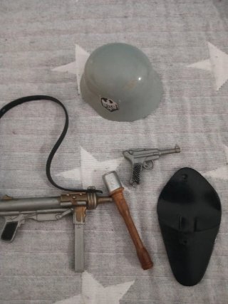 Geyperman Alemán - Arma, Pistola y Casco