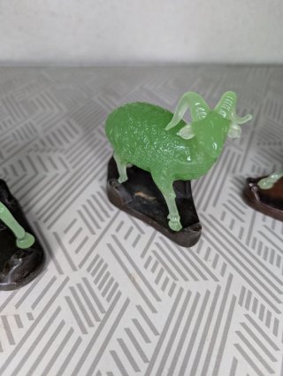 Figuras animales vintage resina tipo jade verde