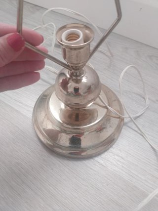 Lámpara de mesa antigua metal dorada