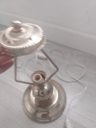 Lámpara de mesa antigua metal dorada