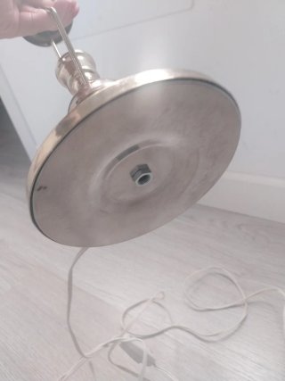 Lámpara de mesa antigua metal dorada