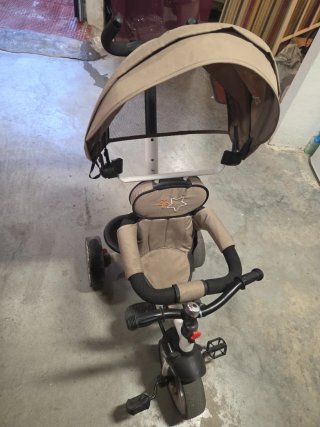 Triciclo infantil con toldo