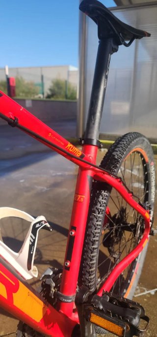 Bicicleta de Montaña Roja