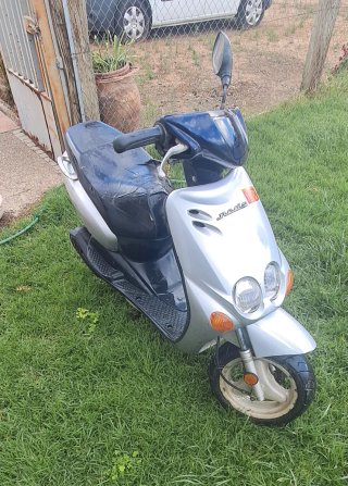 Yamaha Neos 49cc Scooter Automática