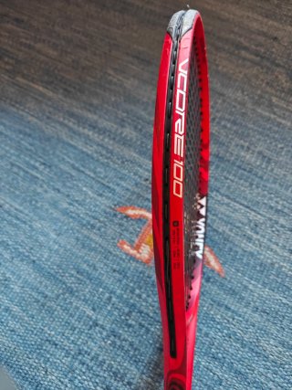 Raqueta YONEX VCORE 100 Roja