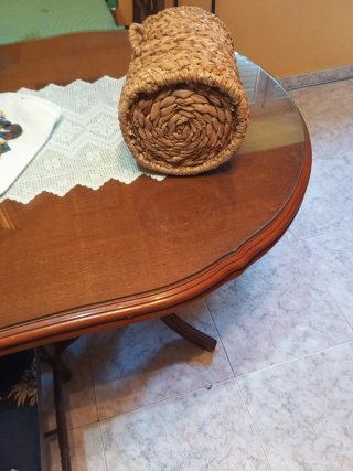 Cesta pequeña de junco