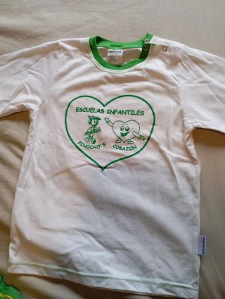 Se vende uniforme infantil de la guardería pinocho