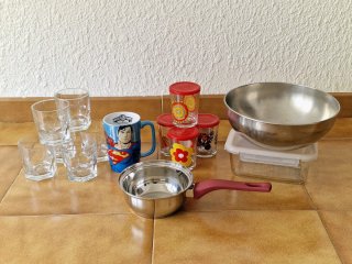 Menaje de cocina: Tazas, vasos y cazo
