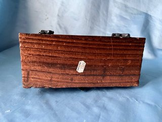 Cofre de Madera y Metal
