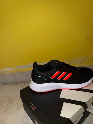 Zapatillas Adidas Negras y Rojas