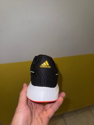 Zapatillas Adidas Negras y Rojas