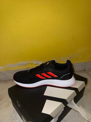 Zapatillas Adidas Negras y Rojas