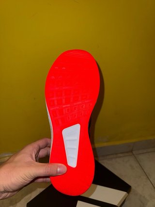 Zapatillas Adidas Negras y Rojas