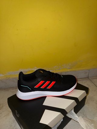 Zapatillas Adidas Negras y Rojas