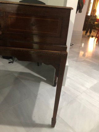 Escritorio antiguo de madera