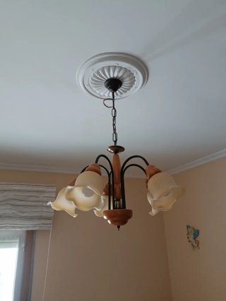 Lámpara de techo de madera y cristal