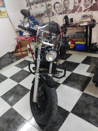 Kymco Venox 250. Moto 2006 ITV 2028 51.000km 800€