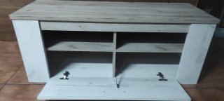 Mesa de comedor de madera y plástico
