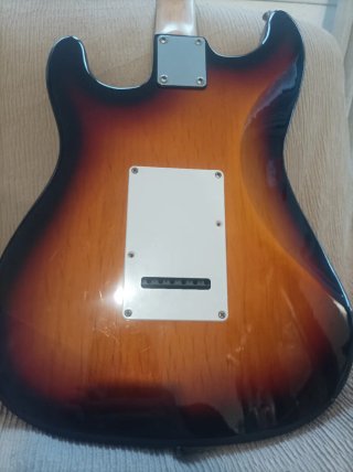 Guitarra Eléctrica Aria Sunburst