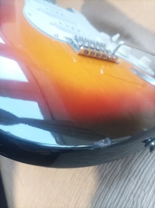 Guitarra Eléctrica Aria Sunburst