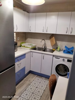 SE ALQUILA HABITACIÓN