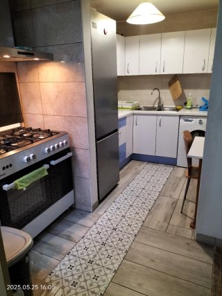 SE ALQUILA HABITACIÓN