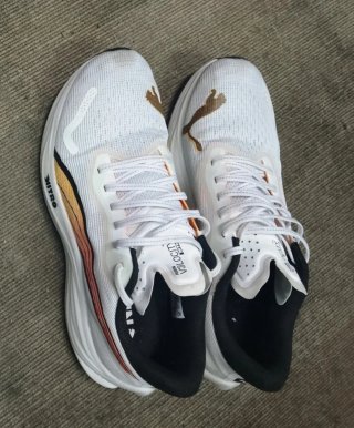 Zapatillas Puma Velocity Nitro Doradas Blancas