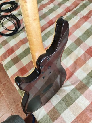 Bajo Schecter Omen 4